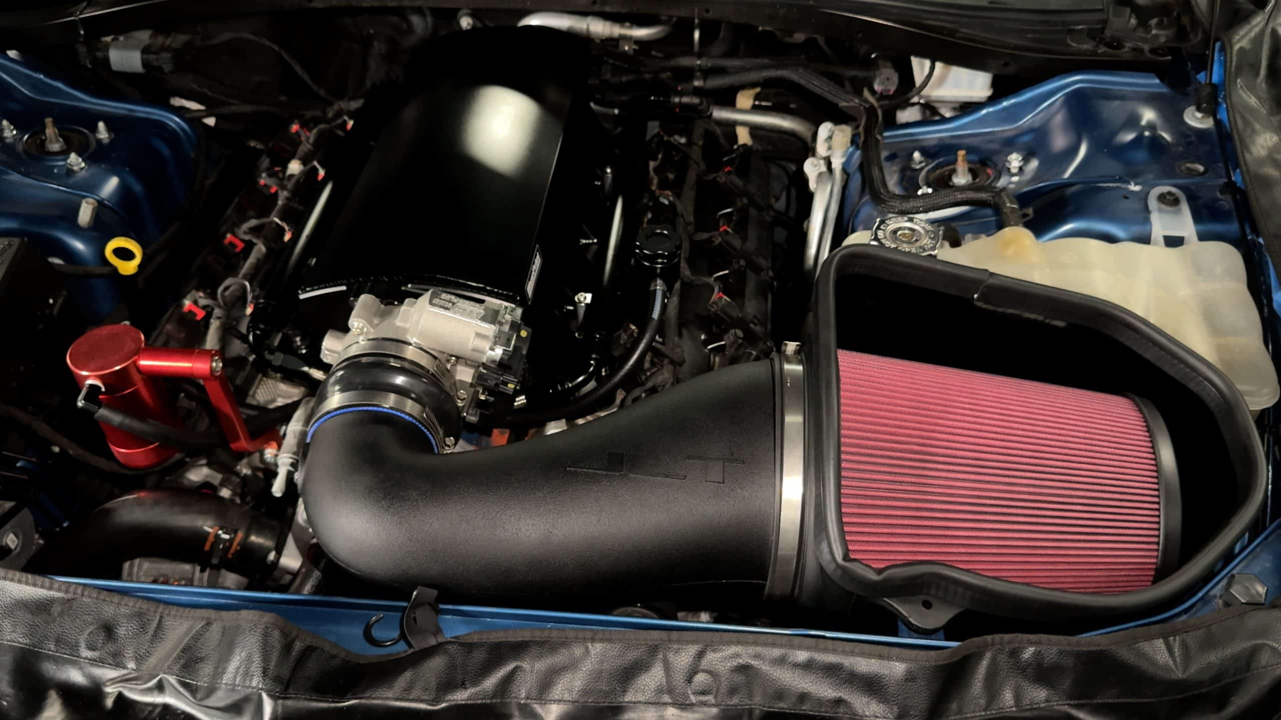 engine bay shot of scatpack with jlt intake and blueprint intake manifold