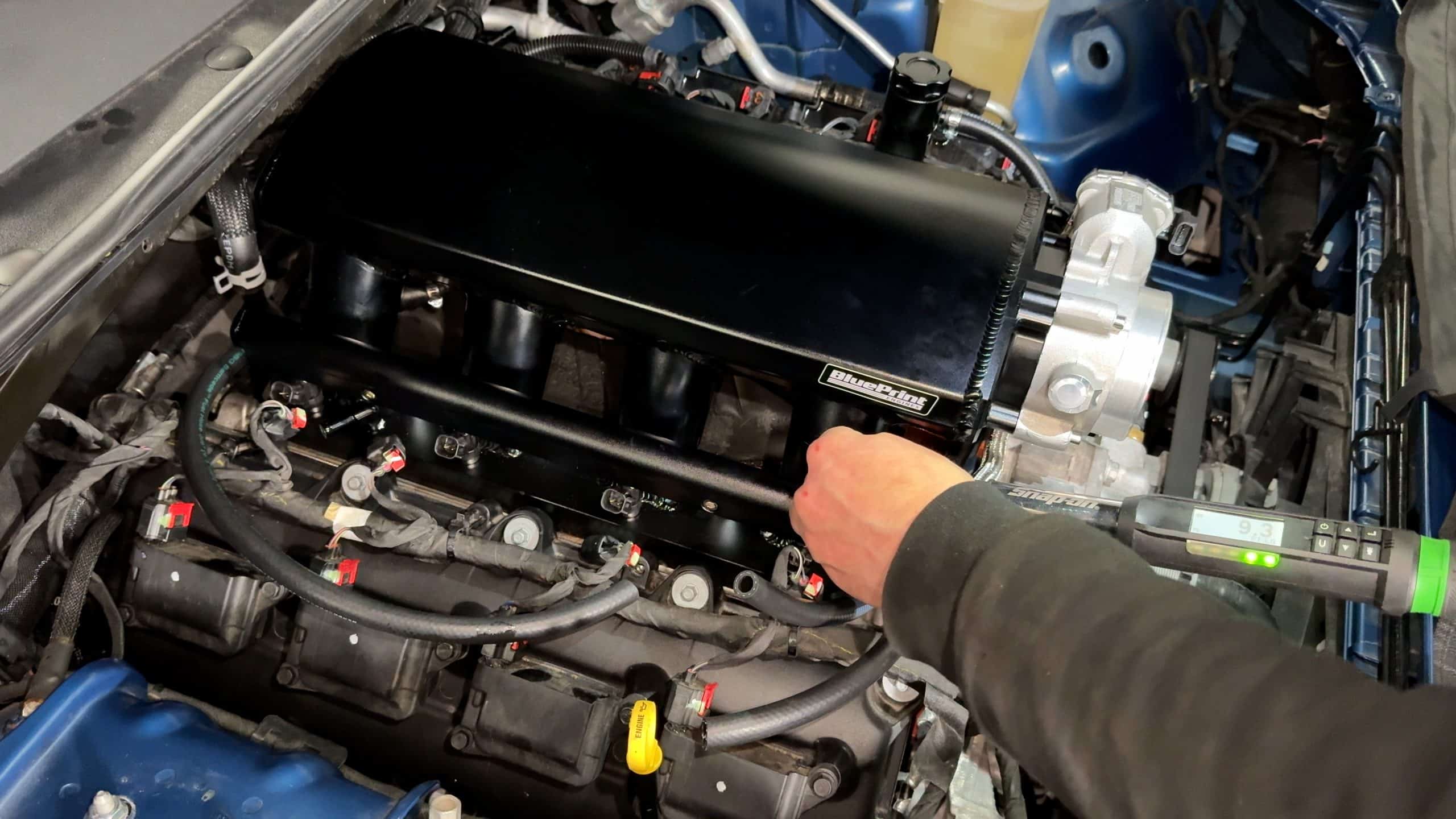 torquing bolts on a blue print intake manifold 6.4l scat pack